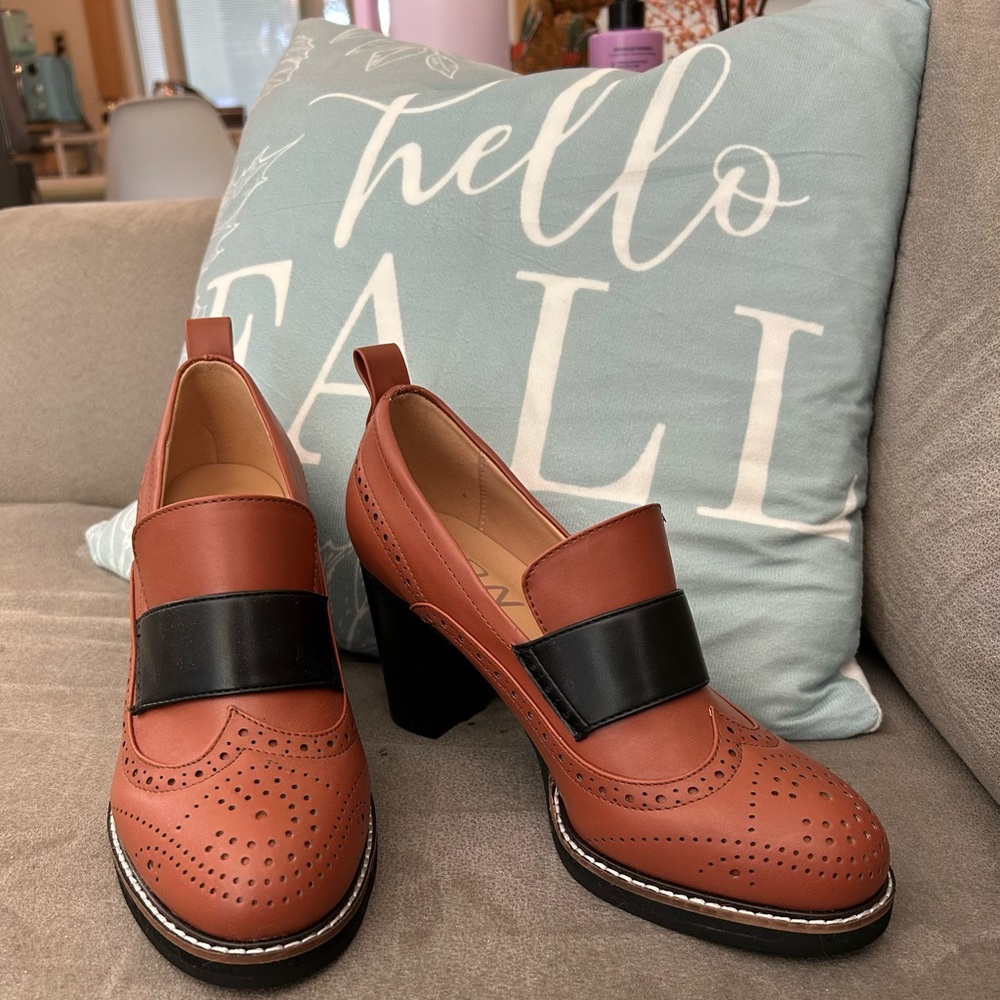 Brown Leather Heeled Loafers with Black Strap